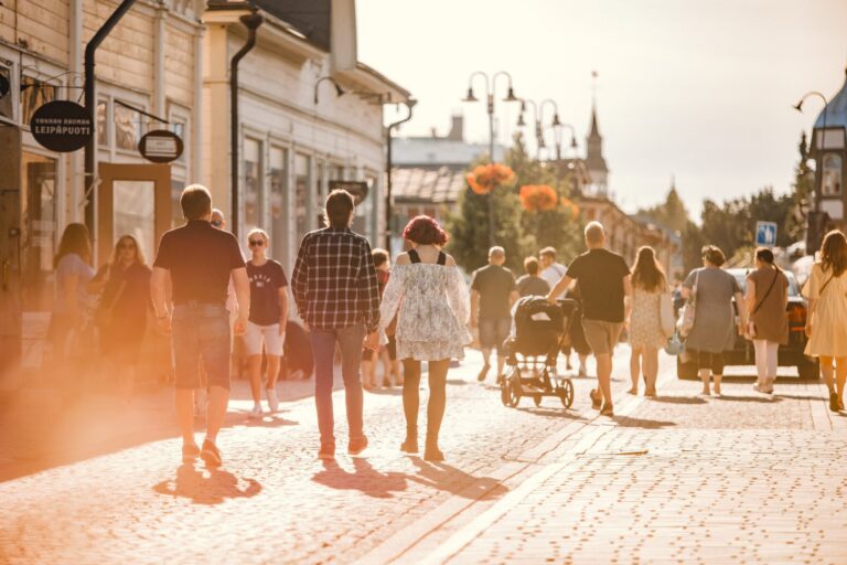 How to Plan Multi-Generational Travel on a Budget: A Strategic Guide